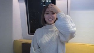 「我剛穿好…沒同意你就扒～你輕點…」對白搞笑，剛搞完又被搞的大屁股漂亮學生妹，强行又被扒光一頓爆肏，臀浪太爽操到內射…